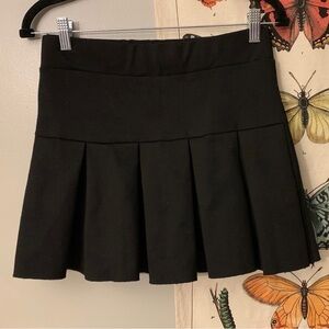 french kiss short black pleated mini skirt